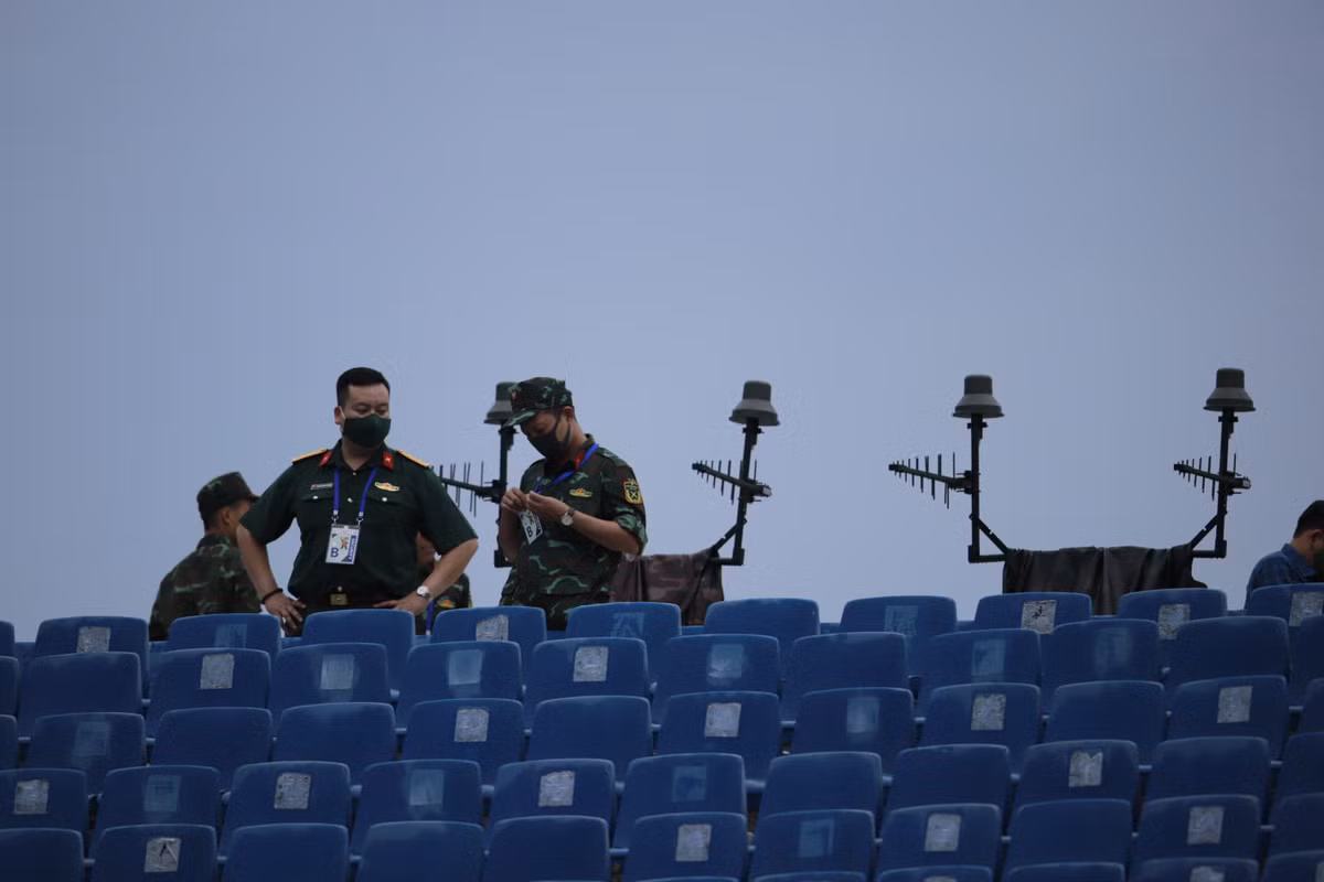 Mọi thiết bị chống bay flycam được lắp đặt trên khán đài SVĐ Mỹ Đình.