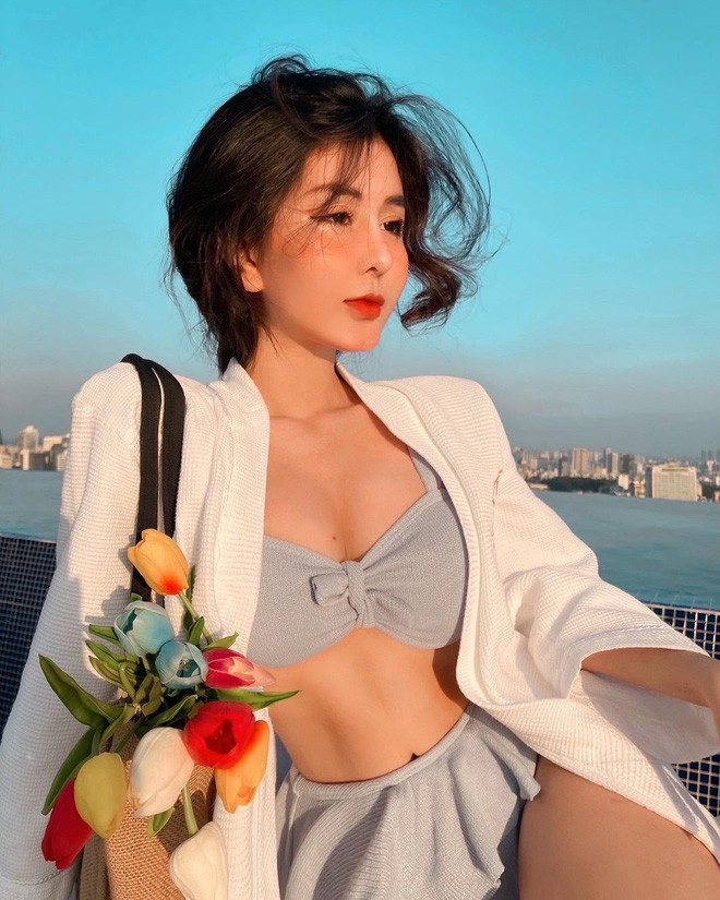 Dẫu biết rằng "đẹp đẽ phô ra, xấu xa đậy lại" nhưng việc pose dáng quá đà thì không nên và cô nàng Võ Ngọc Trân cũng nên lưu ý vấn đề này.