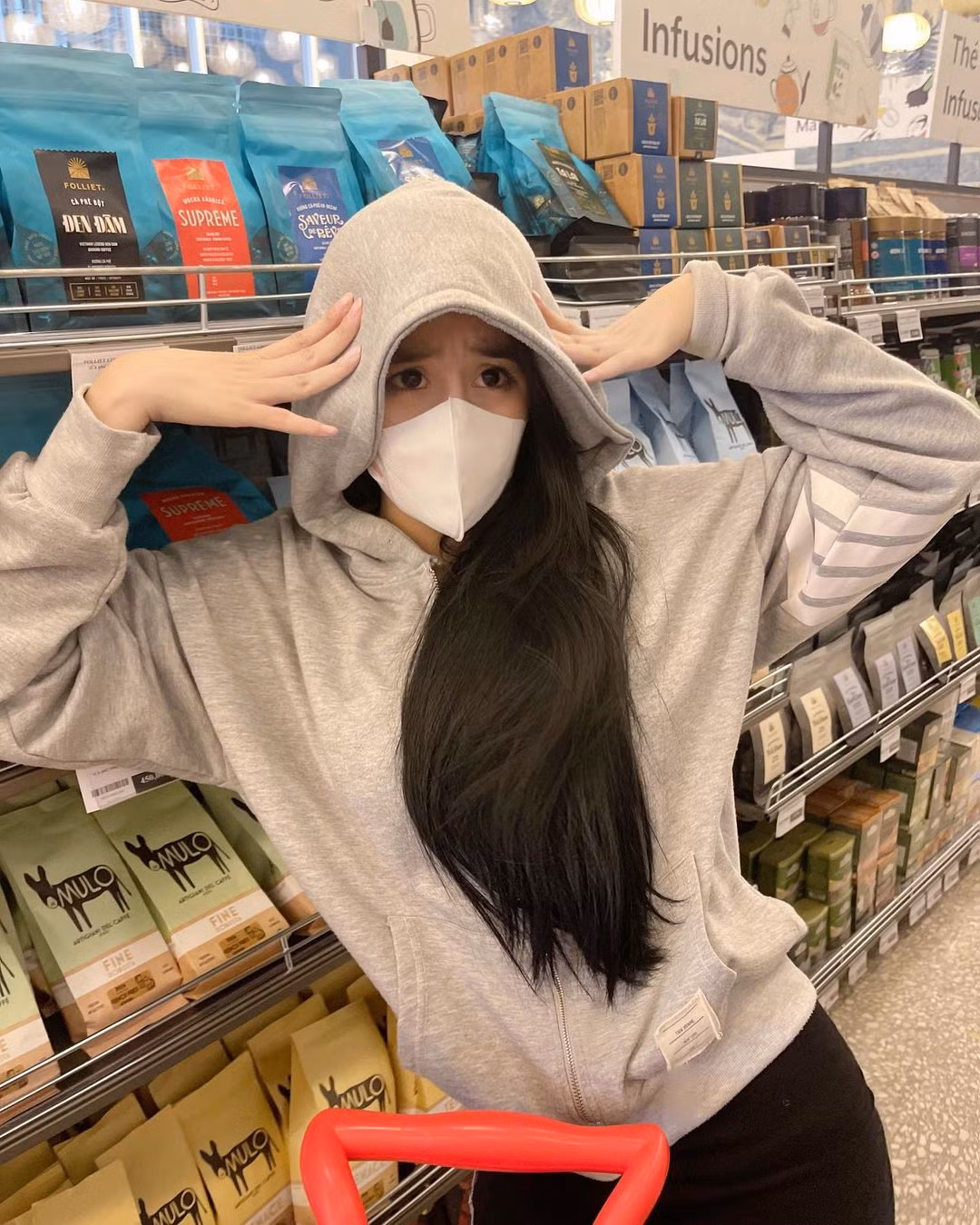 Vẫn biết con gái ai không thích mình xinh, nóng bỏng, song việc đăng tải những tấm ảnh quyến rũ quá đà vẫn còn tồn tại rất nhiều nguy cơ.