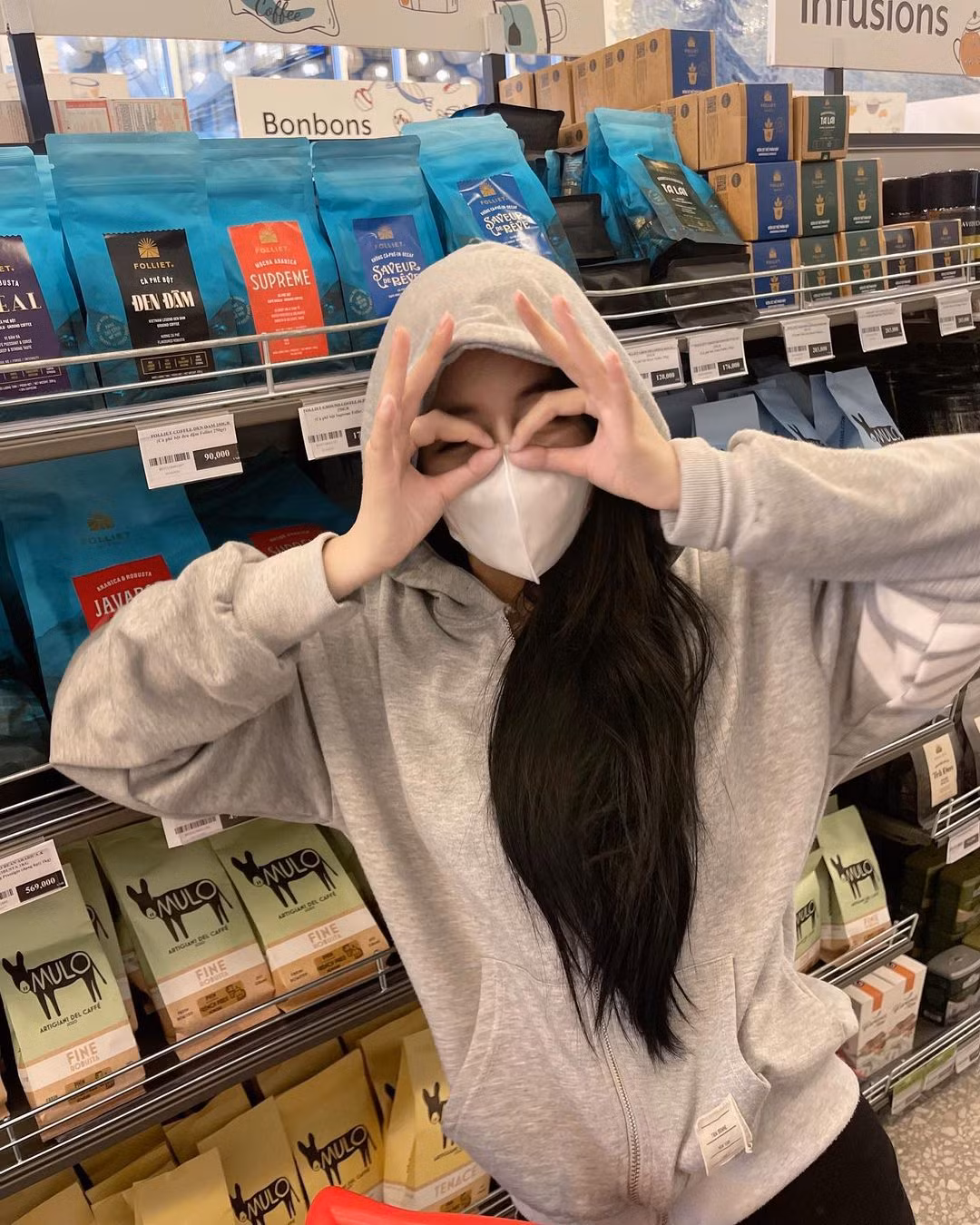 Bằng chứng là bên dưới tấm ảnh của Võ Ngọc Trân, ngoài xuýt xoa khen ngợi nhan sắc cùng vóc dáng, một bộ phận netizen còn để lại những comment vô cùng khiếm nhã, đáng lên án để trêu ghẹo về vòng 1 của cô nàng.