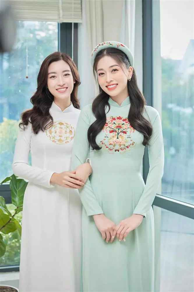 Cách đây vài giờ, Hoa hậu Đỗ Mỹ Linh vừa chia sẻ những hình ảnh nét căng trong đám hỏi của diễn viên Bình An và á hậu Bùi Phương Nga.