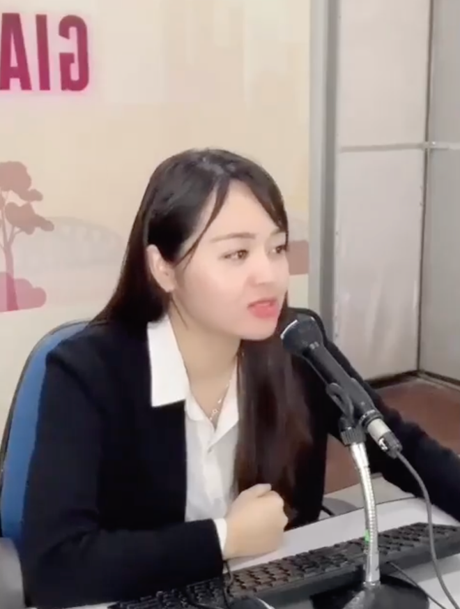 Với các thính giả của sóng FM90, không khó để nhận ra đây chính giọng đọc của "chủ xị" chương trình Hà Nội Chiều Qua.