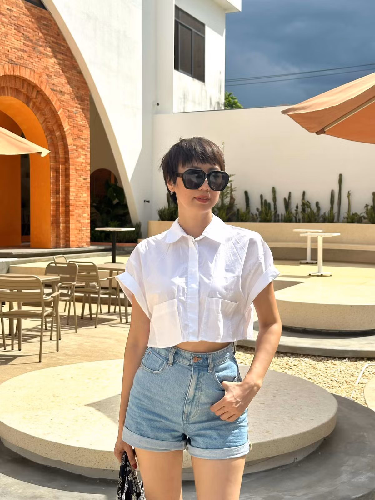 Những tấm ảnh của cô Mai Đoàn nhận về nhiều lời khen cho phong cách ăn mặc nơi phụ nữ U50.