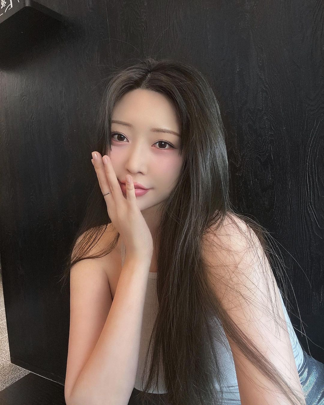 Hot girl 8x chưa bao giờ có ý định chạy theo hình tượng “mình hạc xương mai” như nhiều người đẹp khác.