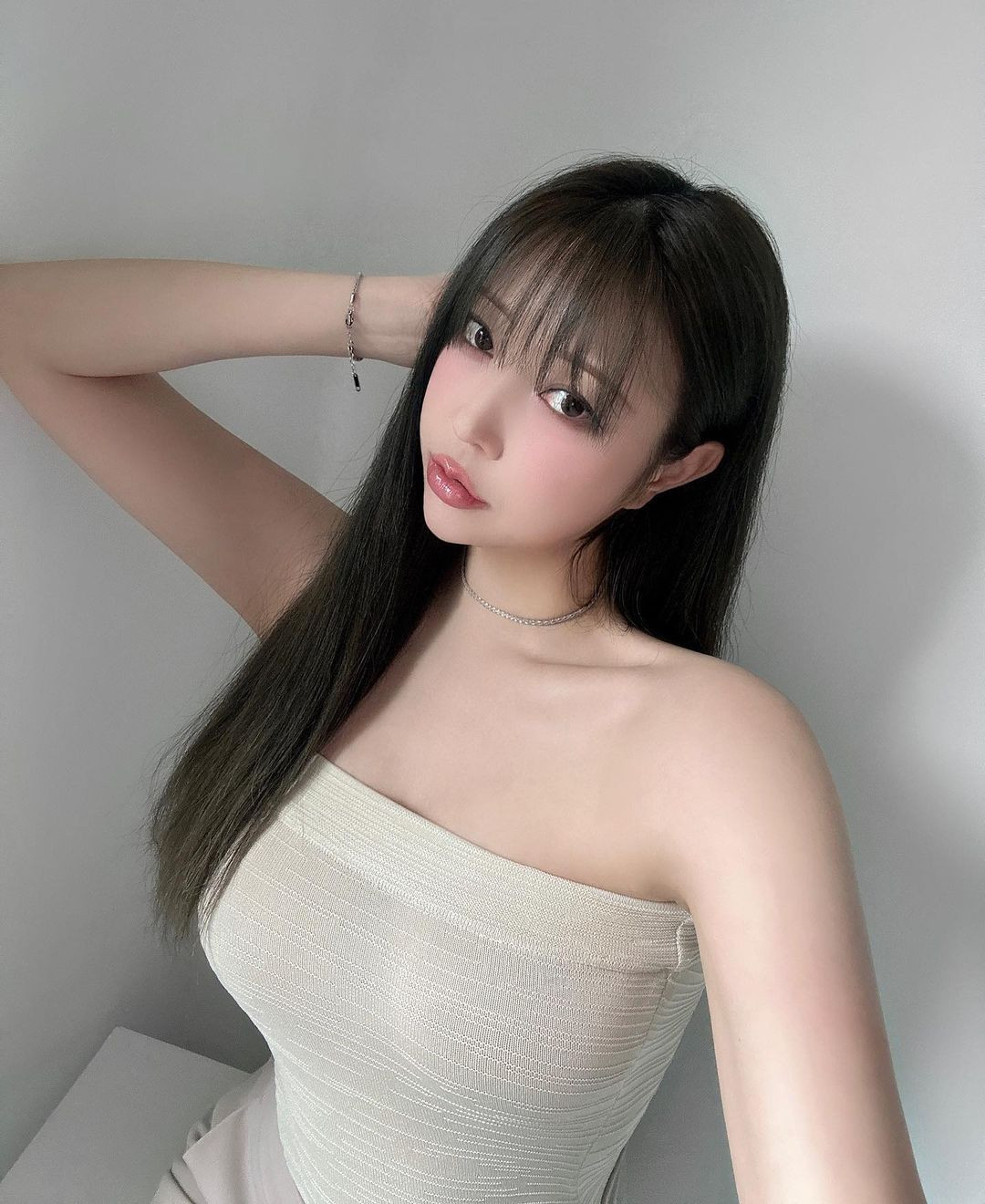 Nhờ vậy, dù hơi mũm mĩm nhưng Choi Somi vẫn sở hữu cơ bụng số 11 đáng ghen tị.