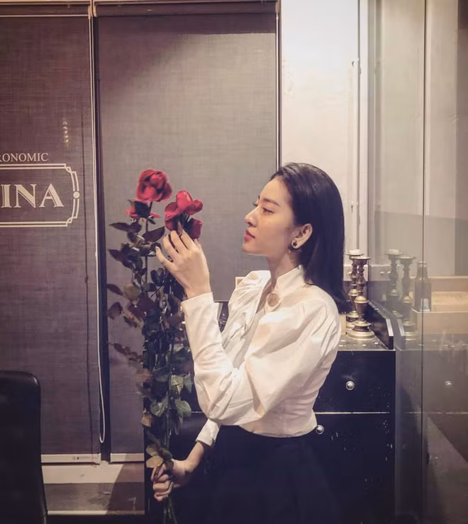 Cũng trong teaser của Người ấy là ai tập 4 mùa 3, Huyền Thoại còn khiến tất cả mọi người sững sờ vì câu chuyện của mình. Theo đó cô chia sẻ mình từng bị phản bội 2 lần.