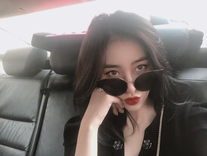 Không chỉ gây ấn tượng bằng gương mặt cực đẹp, Huyền Thoại còn nhận về vô số lời khen từ thân hình chuẩn của mình.