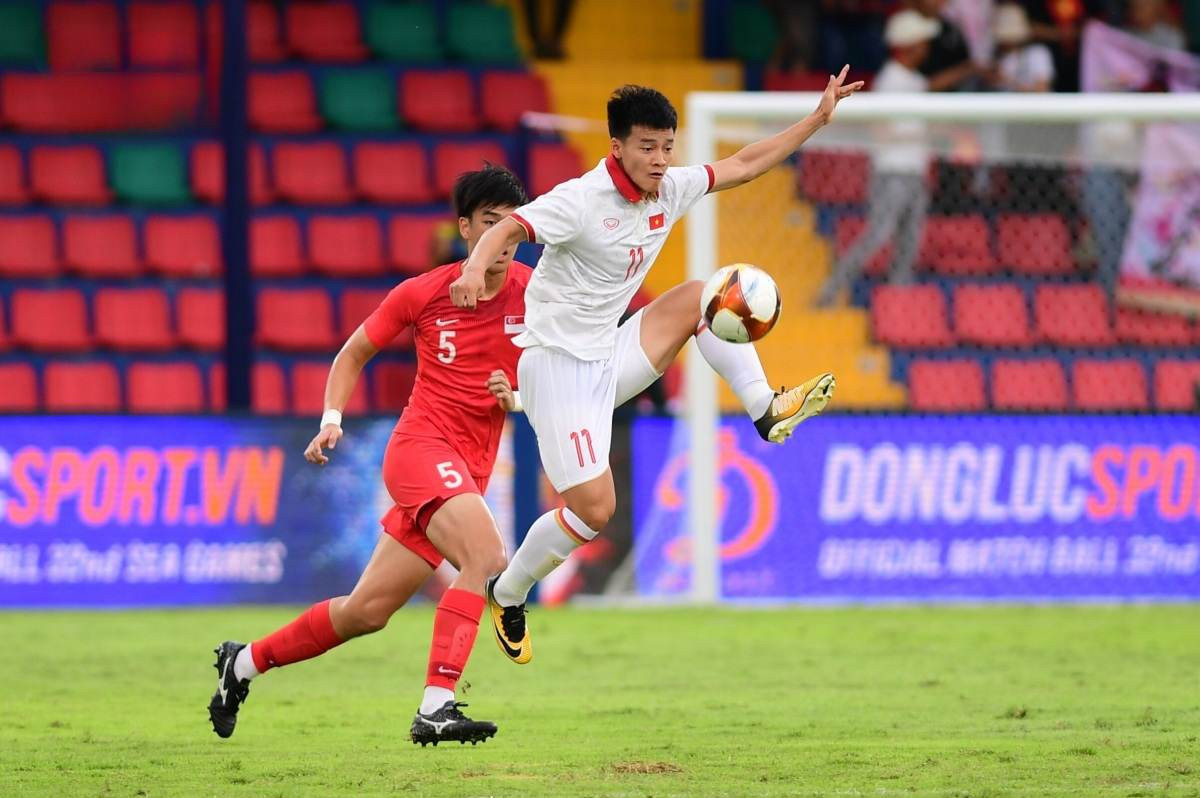 Thang U22 Singapore, U22 Viet Nam the hien bo mat moi tai SEA Games 32