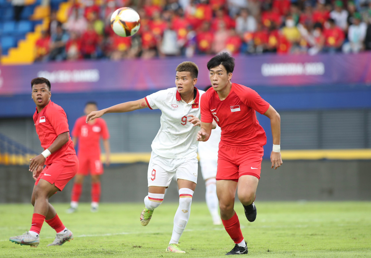 Thang U22 Singapore, U22 Viet Nam the hien bo mat moi tai SEA Games 32-Hinh-7