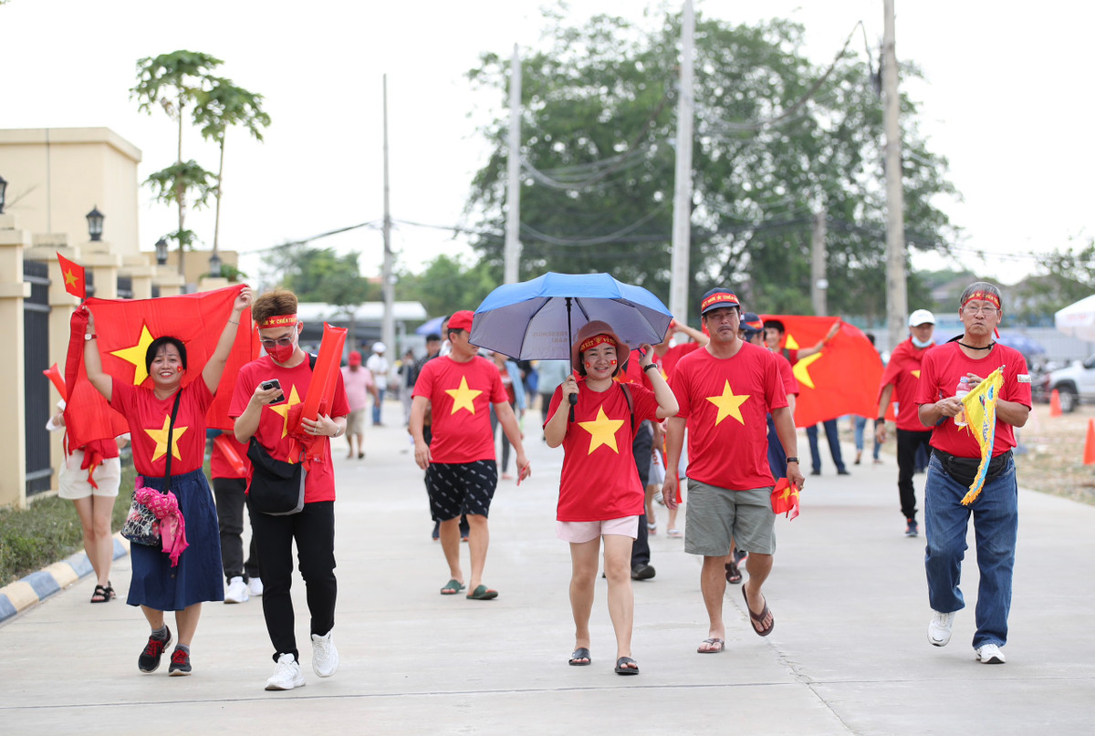 Thang U22 Singapore, U22 Viet Nam the hien bo mat moi tai SEA Games 32-Hinh-12