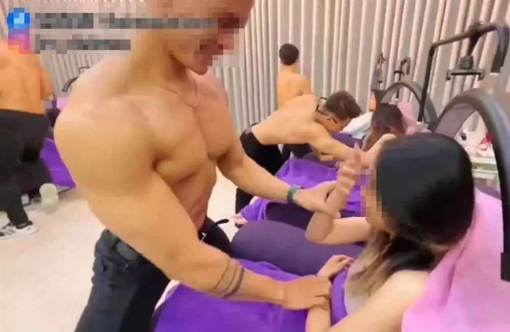 Khi liên lạc, admin fanpage cửa tiệm thừa nhận spa là của bên mình nhưng họ hoàn toàn không sử dụng dịch vụ gây tranh cãi trên. Cách đây không lâu, cửa hàng được Youtuber mượn quay ghi hình mà thôi.