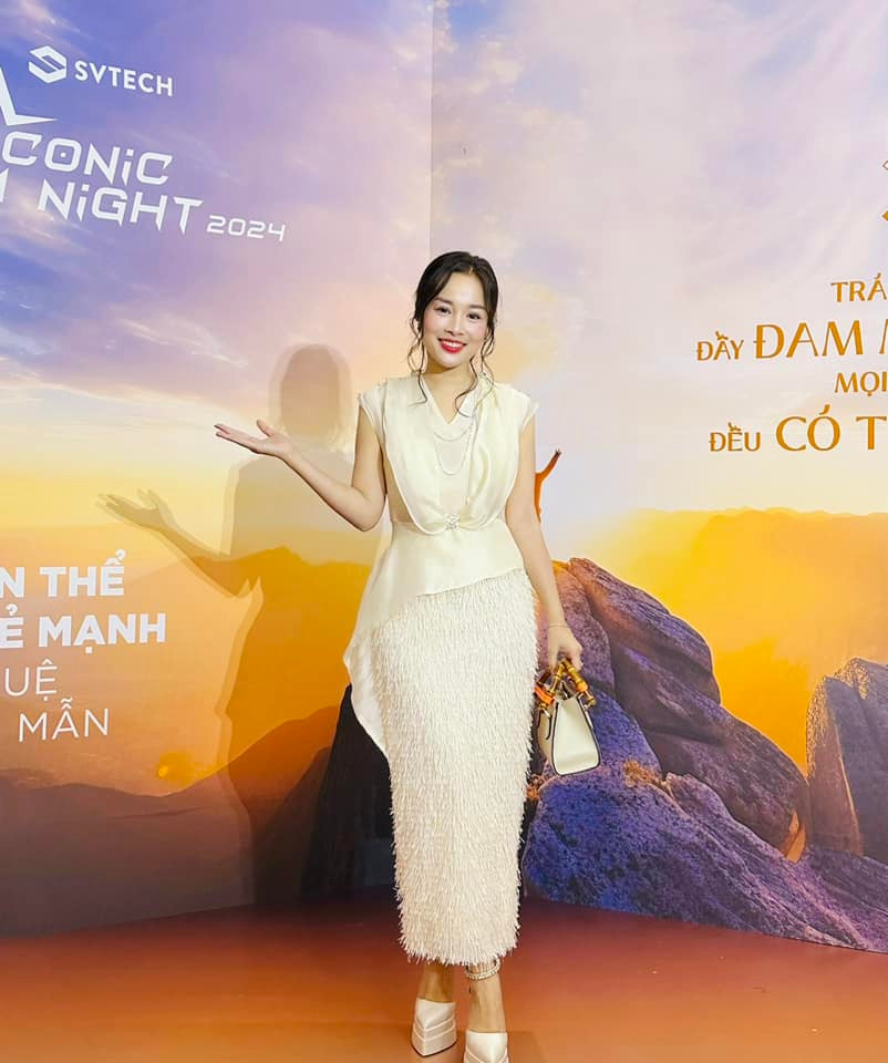 Ở tuổi 40, Minh Hương không còn muốn chạy theo cuộc sống hào nhoáng, ồn ào mà chỉ muốn tập trung vào công việc, sự nghiệp và các con.