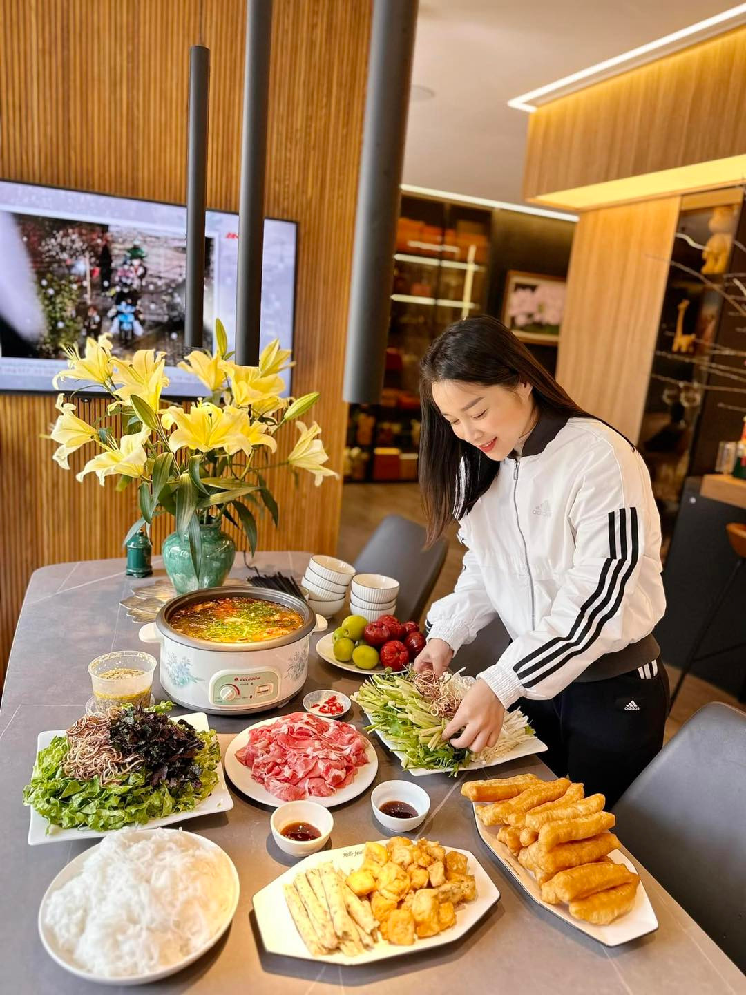 Minh Hương luôn chỉn chu mỗi khi xuất hiện, hiếm khi lặp lại trang phục khi lên hình.