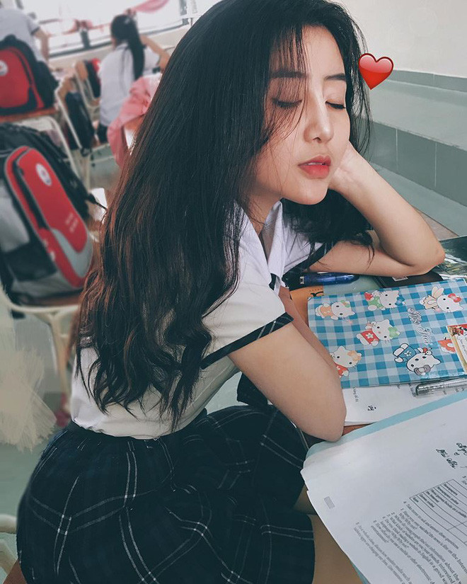 Võ Ngọc Trân là một trong những hot – Instagramer có tiếng ở Sài Thành. hot girl sinh năm 2001, gây chú ý từ năm lớp 10 vì sở hữu gương mặt xinh đẹp cùng vòng 1 nổi bật.