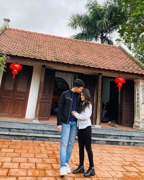 Tuy nhiên, mọi khung hình đều được chụp khá xa và gương mặt của người yêu Huyền My không được lộ rõ.