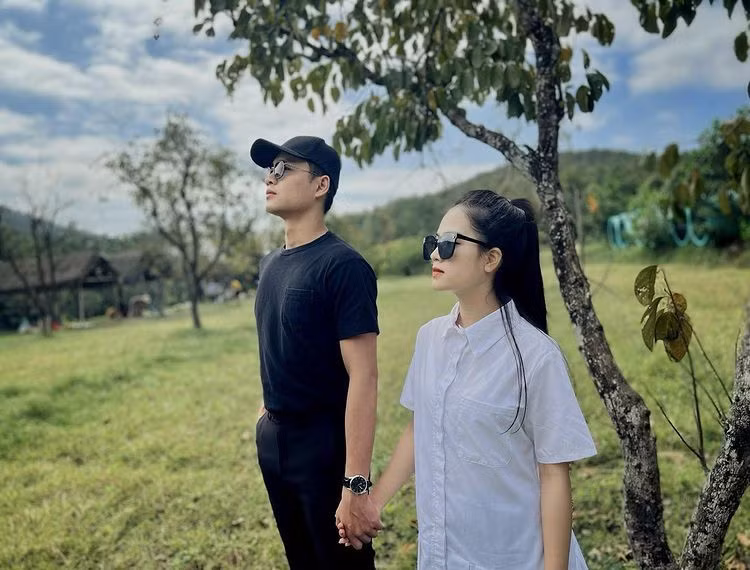 Kể từ sau khi chia tay Quang Hải, Huyền My khá kín tiếng và chỉ chuyên tâm vào làm việc, bán hàng online. Thời gian dài sau đó, một số lần cô cũng dính vào nghi vấn hẹn hò với trai lạ nhưng chưa 1 lần công khai.