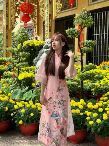 Đặc biệt, người hâm mộ còn dành tình cảm cho Gia Hân bởi cách ứng xử tinh tế, khéo léo của cô nàng cả ngoài đời và trên mạng xã hội. Dù đã yêu nhau khoảng 5 năm nhưng bạn gái Hoàng Đức vẫn rất kín tiếng, ít chia sẻ ảnh chụp chung trên trang cá nhân.