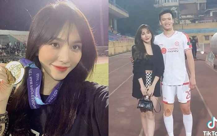 Bên cạnh sự nghiệp rực rỡ trên sân cỏ, tiền vệ Nguyễn Hoàng Đức còn khiến nhiều người ngưỡng mộ với chuyện tình lâu năm cùng bạn gái xinh đẹp là Gia Hân.