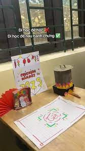 Trổ tài khéo léo làm nồi bánh chưng bằng giấy xinh xinh để quay clip chia sẻ trên mạng là cách các trẻ thể hiện tình yêu đối với Tết cổ truyền và các giá trị văn hóa truyền thống.