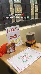 Trổ tài khéo léo làm nồi bánh chưng bằng giấy xinh xinh để quay clip chia sẻ trên mạng là cách các trẻ thể hiện tình yêu đối với Tết cổ truyền và các giá trị văn hóa truyền thống.