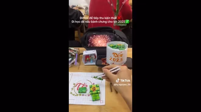 Ngoài ra, teen không quên ghép các bản nhạc Tết quen thuộc vào clip của mình. Những giai điệu vui tươi từ các ca khúc như "Tết đong đầy", "Tết là Tết" hay "Ngày Tết quê em" làm không khí càng thêm rộn ràng và vui tươi.