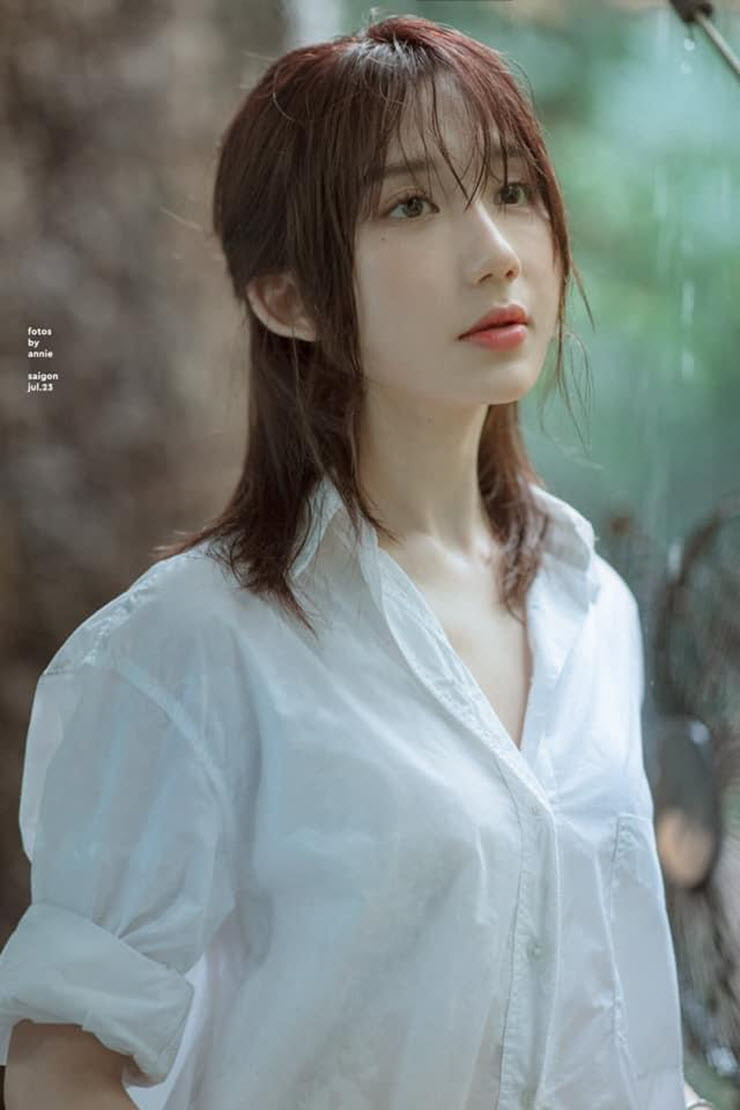 Không chỉ vậy, dòng caption “thả thính” với nội dung “Chắc phải va vào tình yêu thôi” của Mina Young càng khiến cộng đồng mạng, đặc biệt là các chàng trai, đua nhau ứng tuyển làm bờ vai cho nữ streamer.