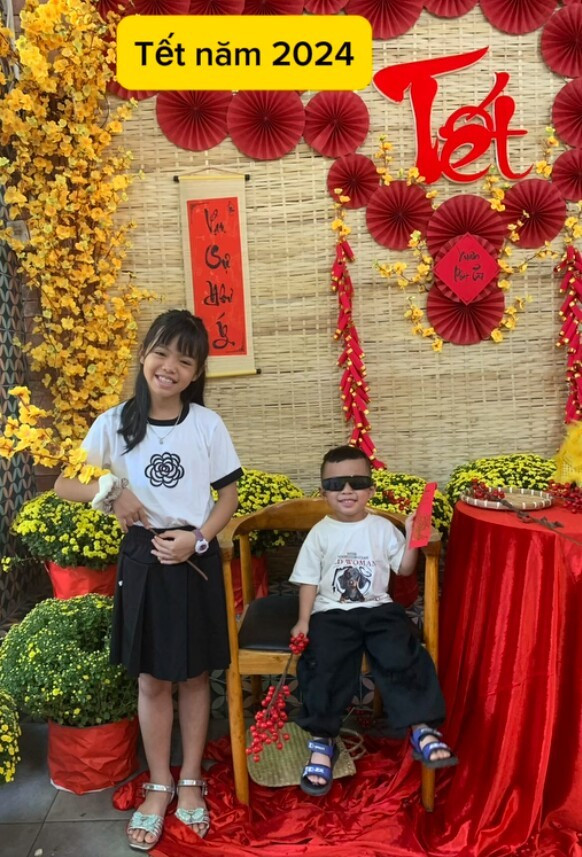 Qua những hình ảnh được chia sẻ cho thấy hiện tại các con Phượng Thị Nở đều xinh xắn, đáng yêu, có nhiều nét của mẹ nhưng được mọi người nhận xét giống bố hơn.