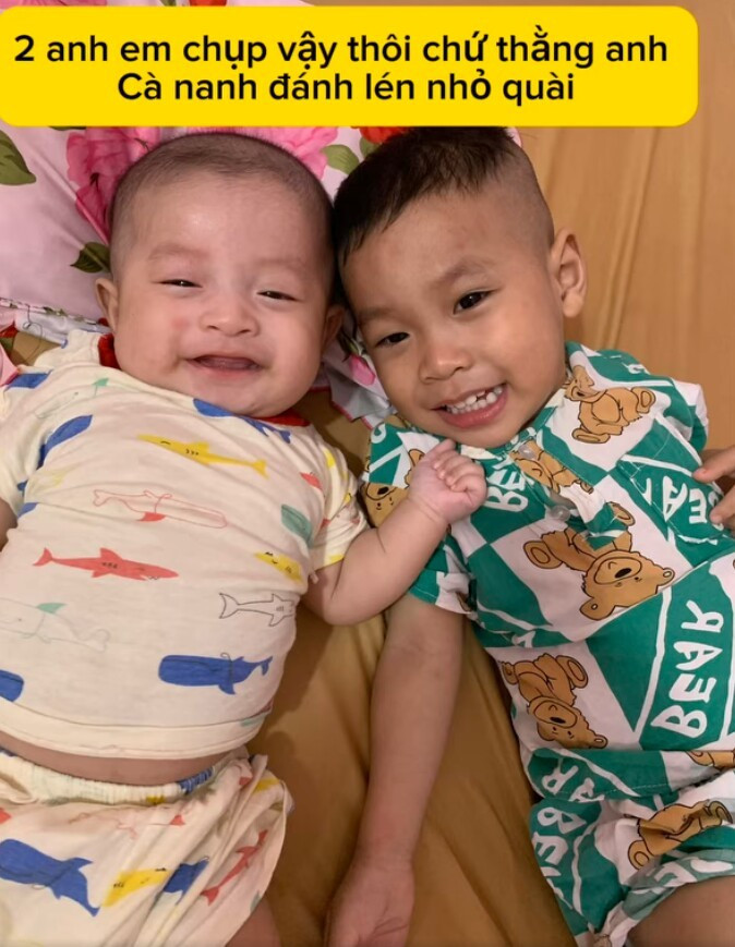 Lần sinh con trai đầu cho chồng miền Tây giấu mặt, khi vừa nhìn thấy diện mạo nhóc tỳ, bà mẹ đã phải thốt lên "Lần đầu thấy bé, trời ơi mắt một mí, mũi hếch". Thế nhưng sau đó, con trai Phượng Thi Nở được nhận xét càng lớn càng điển trai, khôi ngô, tuấn tú hơn.