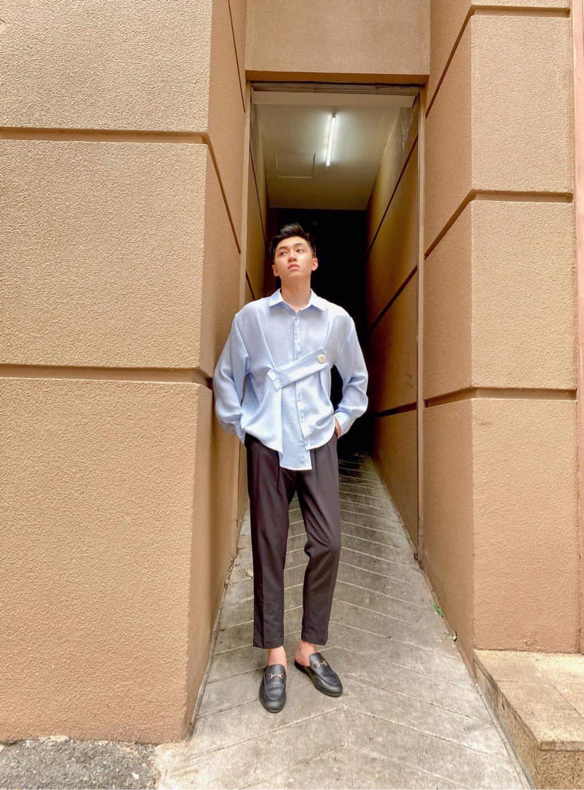 Dưới những bức ảnh của Sỹ Khiêm, nhiều dân mạng, đặc biệt là các cô gái để lại những bình luận khen ngợi cho sắc vóc của anh chàng.