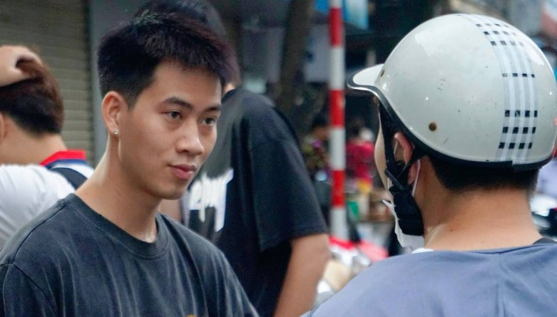 Tuy nhiên sự hài nhạt của anh chàng TikToker này lại tạo trend, khiến cả MXH đu theo như đấm boxing, mafia internet, “hữu duyên”,...