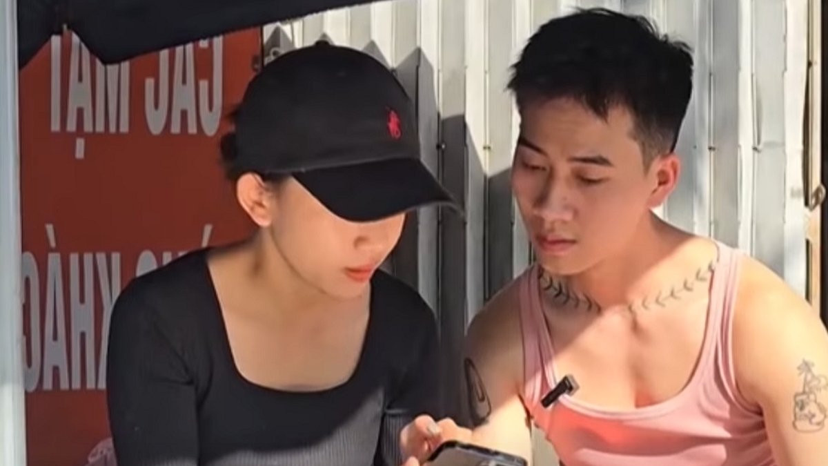 Dương Gió Tai thực sự nổi tiếng và trở thành hiện tượng mạng từ tháng 9/2024 với những clip “mát mát như mùa thu Hà Nội” như ra thúng xôi trêu vợ.