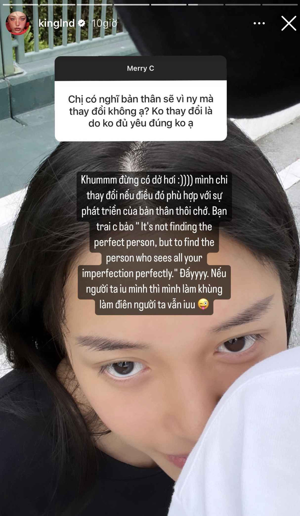 Thời điểm hiện tại, nữ streamer nổi tiếng vừa công khai hẹn hò với bạn trai ngoại quốc. Cô nàng thường xuyên chia sẻ hình ảnh hạnh phúc bên người yêu mới.