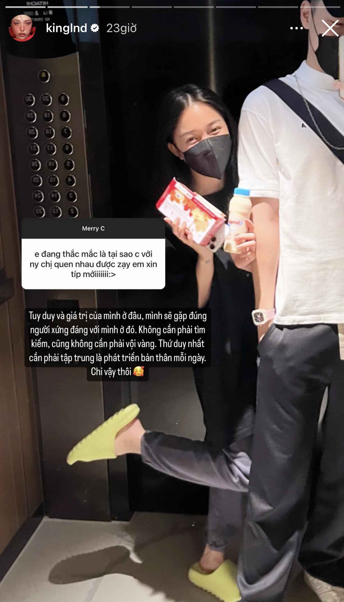 Mình thật lòng vui và chúc phúc cho vợ chồng bạn mình. 2 người xứng đôi và cũng yêu thương nhau. Sắp tới, họ sẽ có một gia đình nhỏ hạnh phúc và còn cả tương lai phía trước. Linh cũng vậy. Những người văn minh đọc đến đây chắc cũng hiểu ý mình. Đôi khi bạn muốn bảo vệ ai, việc duy nhất bạn cần làm là giữ khoảng cách với họ. Vậy thôi" - Linh Ngọc Đàm chia sẻ trên story. Đây không phải là lần đầu tiên cô nàng bày tỏ thái độ mạnh mẽ về chuyện nhạy cảm này.