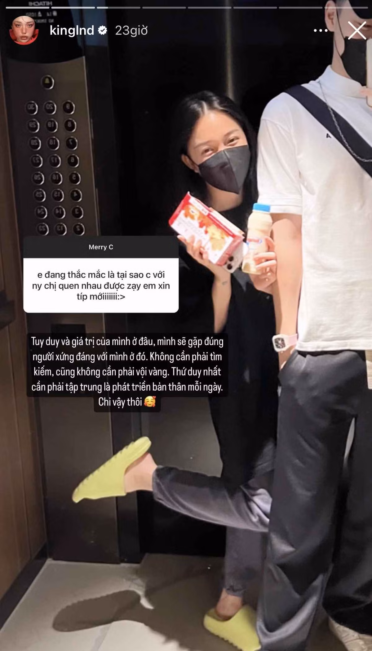 Mình thật lòng vui và chúc phúc cho vợ chồng bạn mình. 2 người xứng đôi và cũng yêu thương nhau. Sắp tới, họ sẽ có một gia đình nhỏ hạnh phúc và còn cả tương lai phía trước. Linh cũng vậy. Những người văn minh đọc đến đây chắc cũng hiểu ý mình. Đôi khi bạn muốn bảo vệ ai, việc duy nhất bạn cần làm là giữ khoảng cách với họ. Vậy thôi" - Linh Ngọc Đàm chia sẻ trên story. Đây không phải là lần đầu tiên cô nàng bày tỏ thái độ mạnh mẽ về chuyện nhạy cảm này.