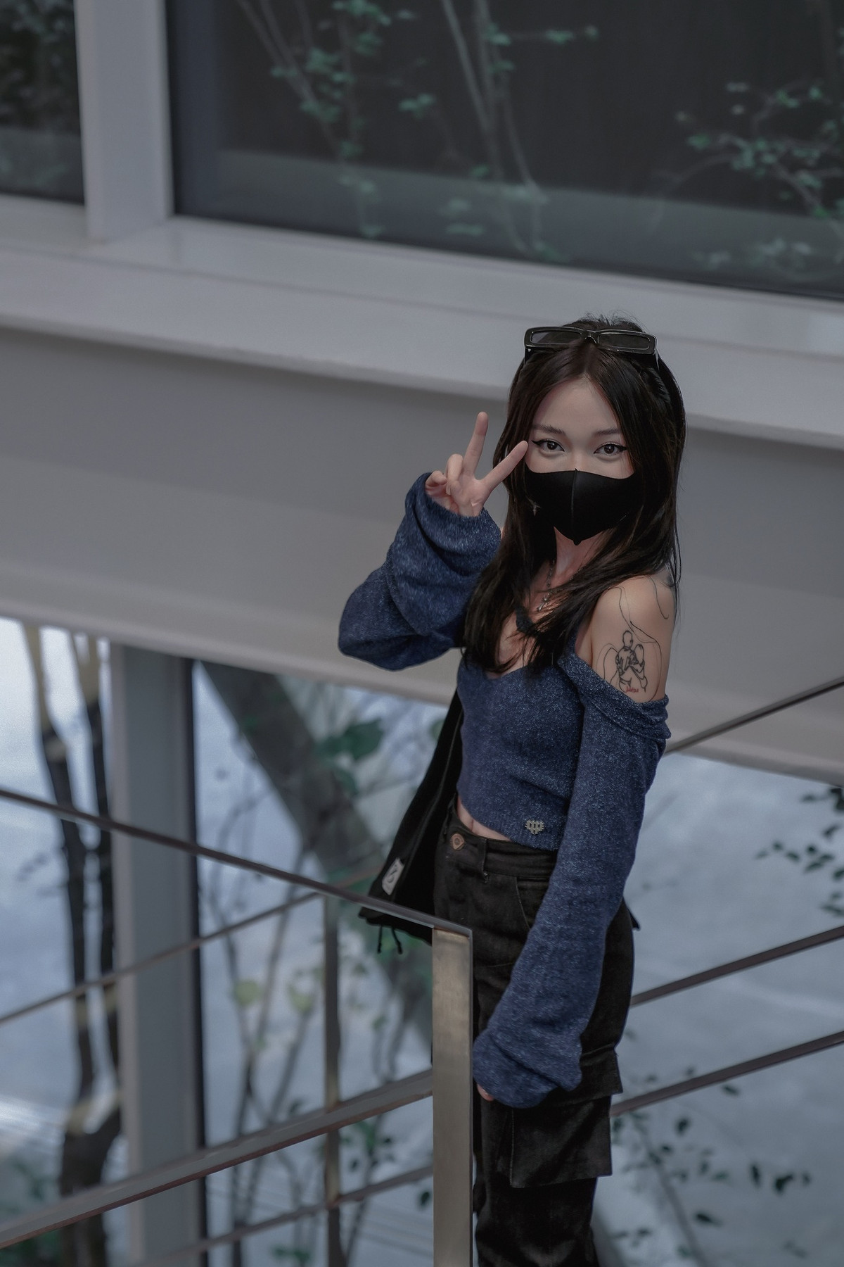 Thời gian gần đây, Linh Ngọc Đàm đăng tải bộ ảnh với phong cách "cực chất" khiến dân mạng phải "trầm trồ".