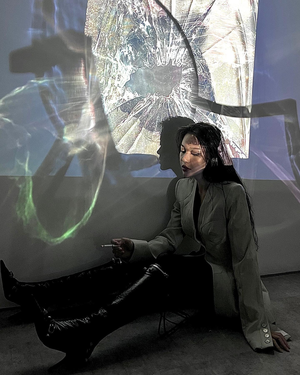 Không chỉ có diễn 1 mình, Linh Ngọc Đàm còn kết hợp với nhiều cái tên nổi danh trong giới fashionista như "Cô em trendy" Khánh Linh hay Quỳnh Anh Shyn.