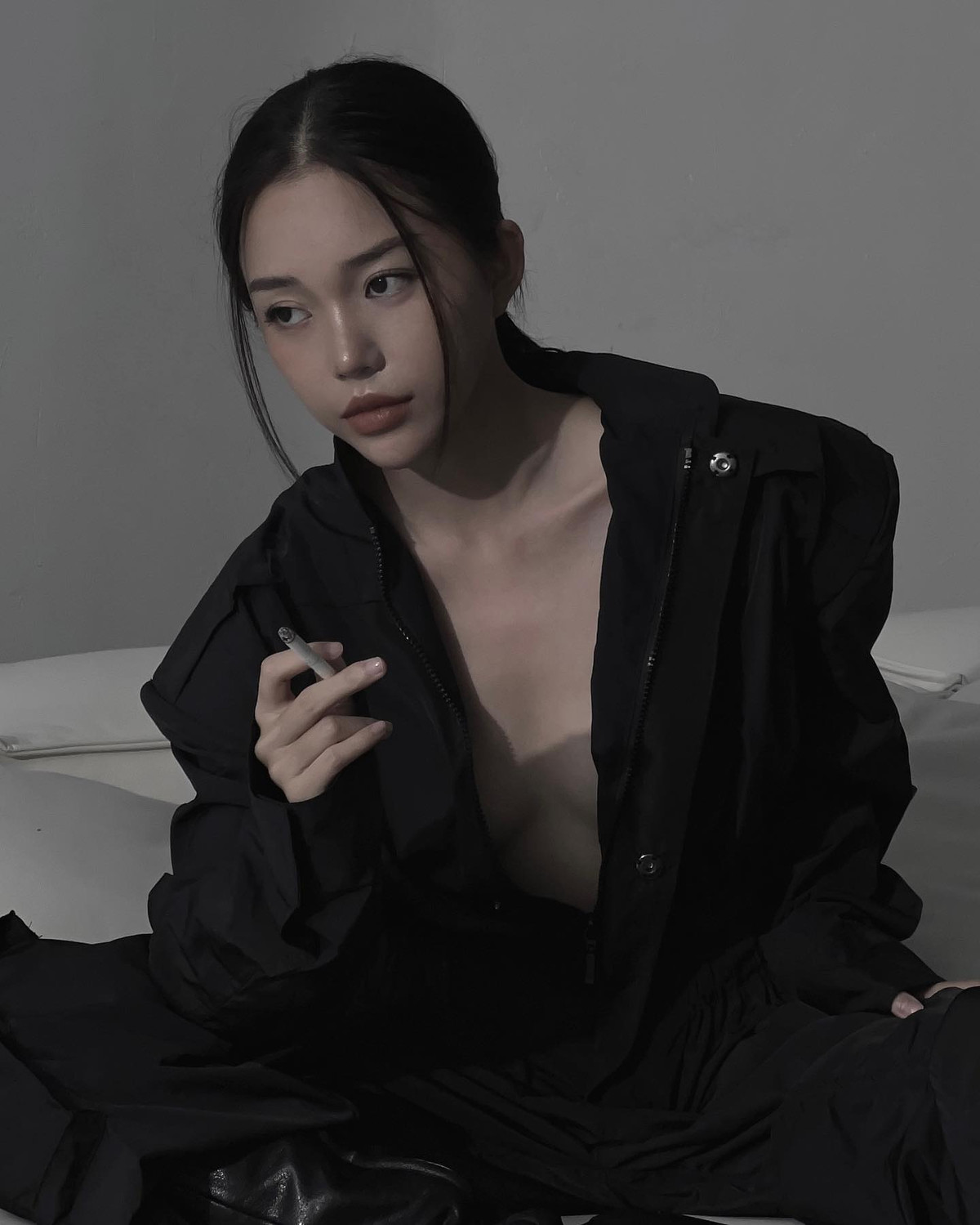 Nhiều fan mạnh dạn hơn, không ngại tâm sự thẳng thắn: "Vẫn hy vọng chị và anh Bụt yêu lại". Nữ streamer ngay lập tức khẳng định về mối quan hệ với người yêu cũ: "Mình biết bạn không có ý gì nhưng mà nay có rất nhiều người bình luận ác ý, bỡn cợt về chuyện này trên MXH nên mình gom vào đây nói một lần.