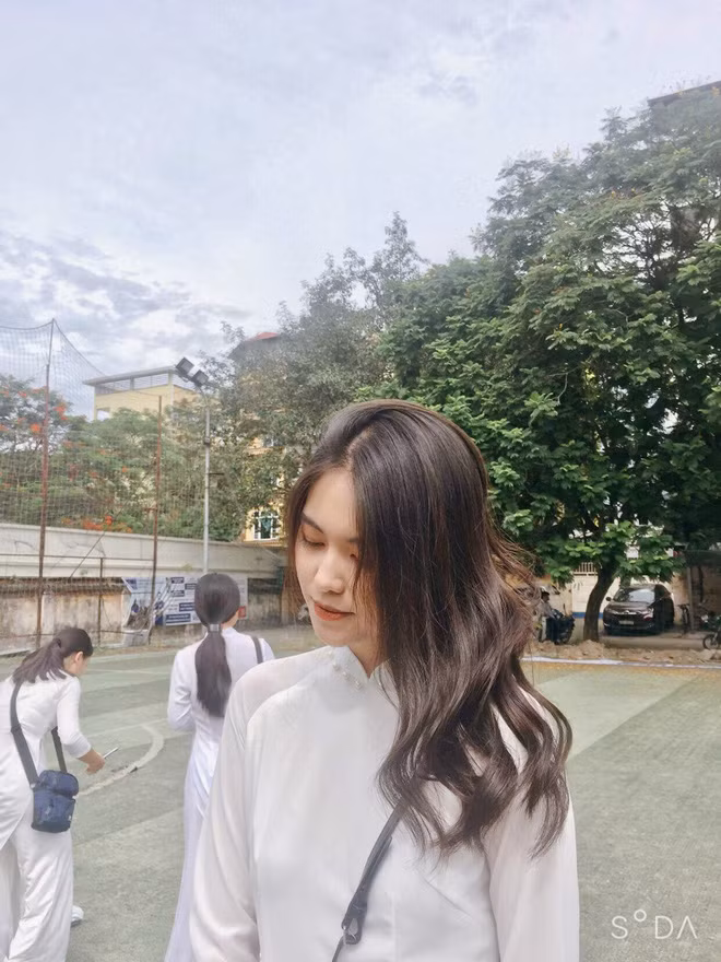 Hà Linh chia sẻ, cô cũng mong muốn tận dụng lợi thế ngoại hình để thử sức làm người mẫu nếu có cơ hội.