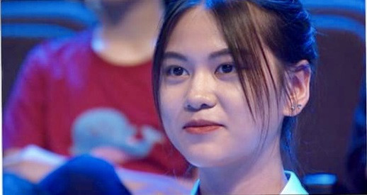 Mới đây, trên fanpage của chương trình Đường lên đỉnh Olympia, một nữ sinh thuộc team cổ vũ đã được lên sóng nhờ sở hữu nhan sắc nổi bật.