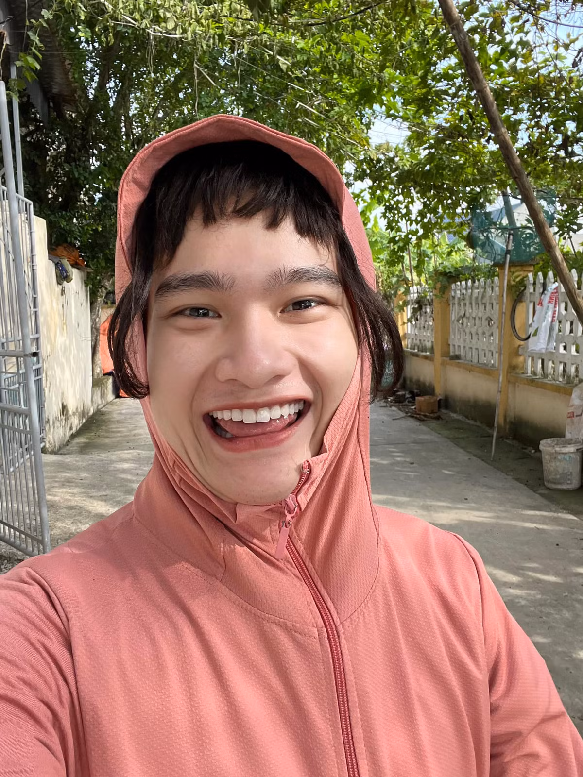 Ngoài ra, Tiktoker còn sở hữu kênh YouTube với 470.000 người đăng ký, trang Facebook có 306.000 lượt theo dõi. Đây là những con số đáng ngưỡng mộ mà nhiều người mơ ước có được.