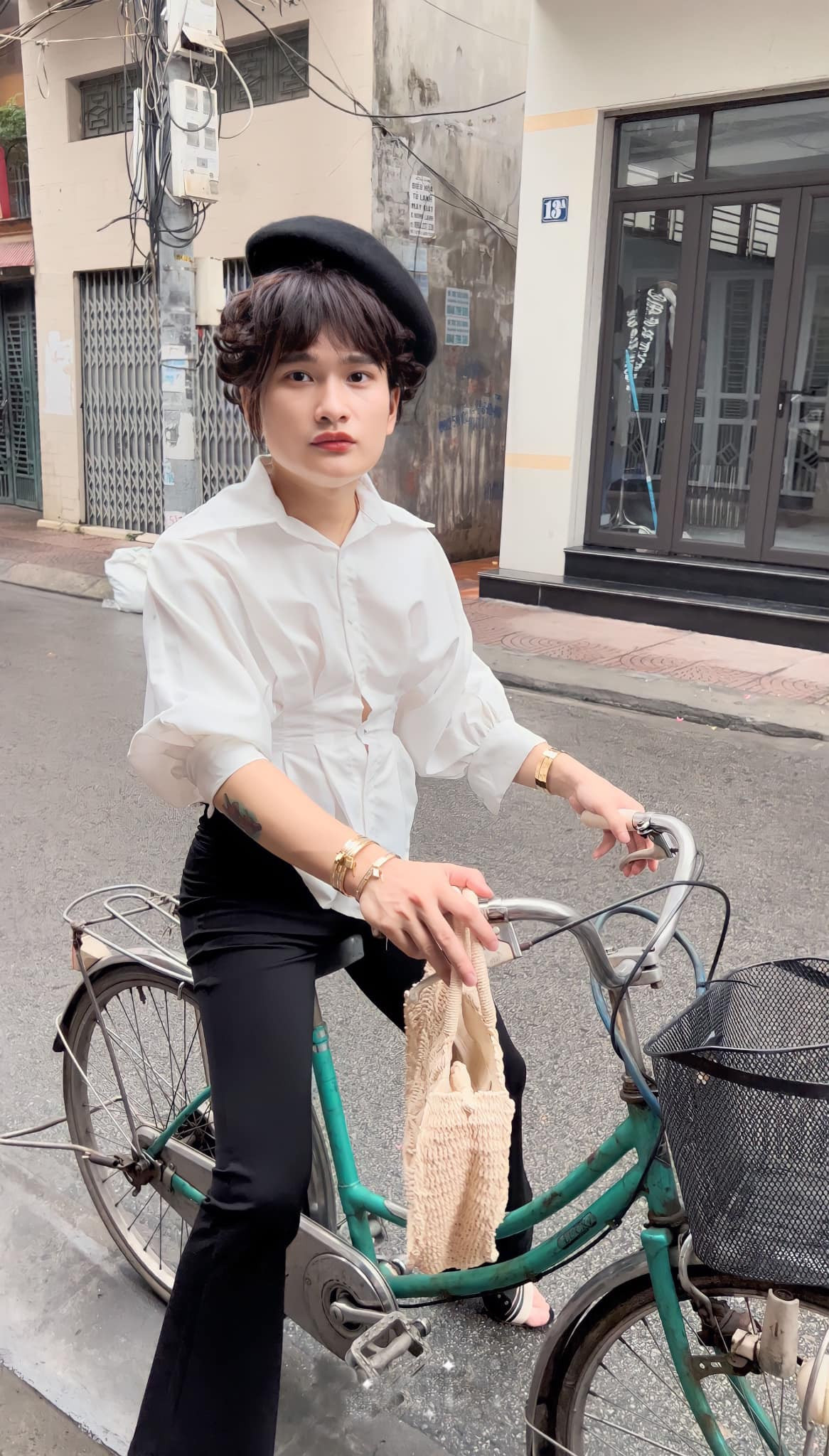 Những gì Lệnh Quyền dự tính đều thành sự thật, anh tung ra video nào là video đó đạt triệu view cùng hàng nghìn lời bình luận khen ngợi.