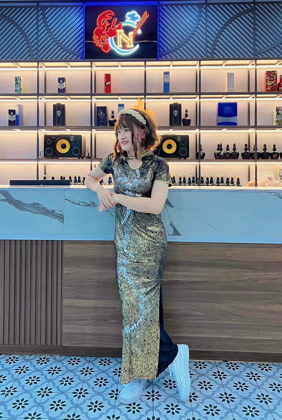 Thậm chí người ta còn bông đùa rằng muốn xua tan mệt mỏi, cười sảng khoái hãy ghé kênh Cô đồng nát.