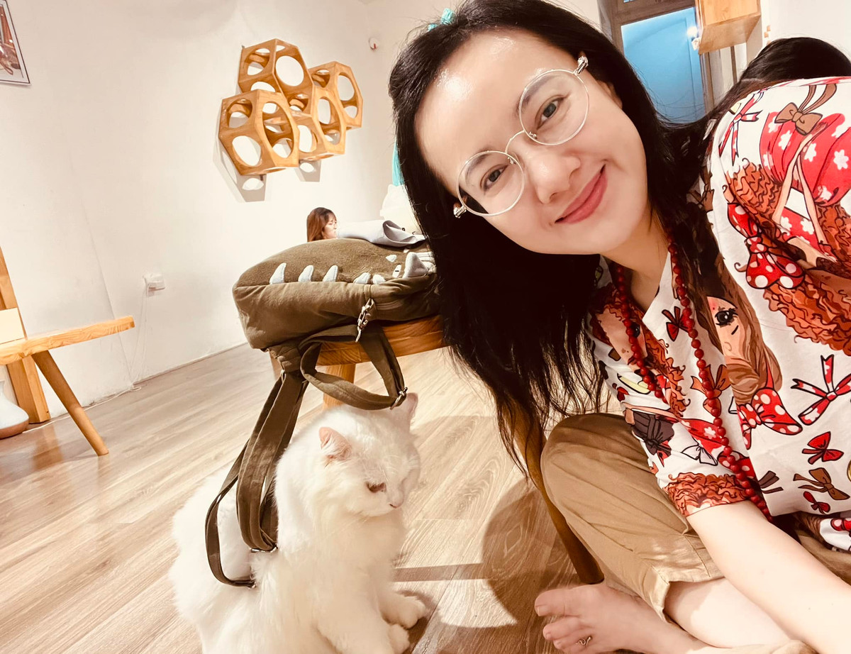 Trong suốt hành trình hơn 10 năm, trải qua nhiều chương trình ở VTV nhưng mọi người dường như đã quen thuộc với hình ảnh thanh lịch của Hoài Anh khi xuất hiện ở khung Thời Sự 19h.