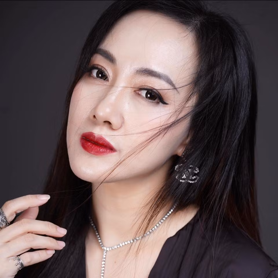 Năm 2007, Hoài Anh về đầu quân tại VTV9 và 1 năm sau đó chuyển ra Hà Nội công tác tại VTV1 và VTV4.