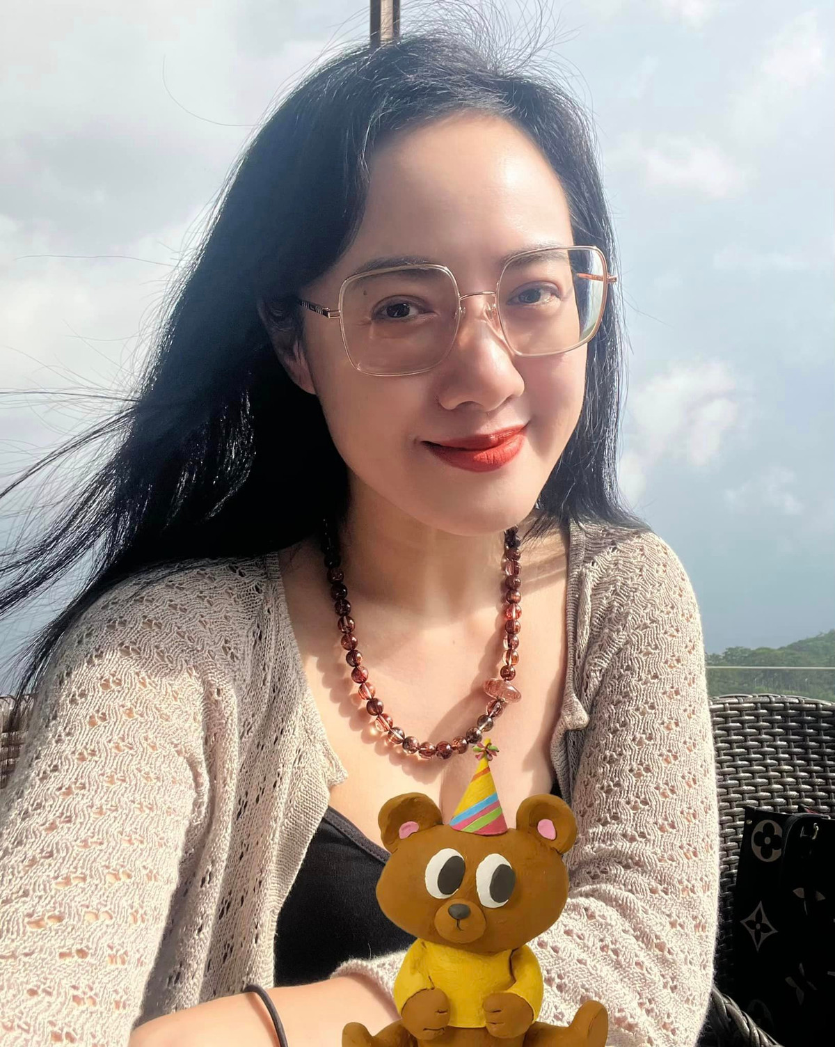 Trong ảnh có thể thấy, nữ MC VTV này chỉ sử dụng camera thường, không chuốt nhan sắc qua bất cứ app làm đẹp nào.