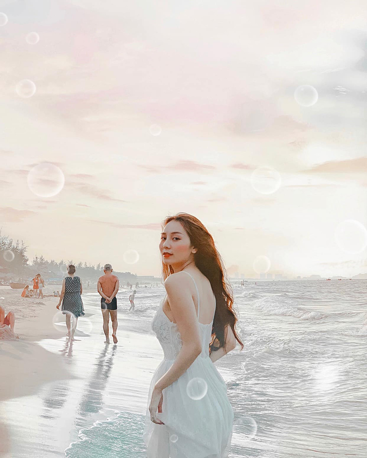 Để giữ được dáng đẹp như vậy, Kim Chi giữ cho mình lối sống vô cùng khoa học. Cô tuân thủ nghiêm ngặt chế độ ăn uống, tập luyện chăm chỉ. Do vậy, nàng TikToker tự tin theo đuổi gu thời trang gợi cảm, nóng bỏng.