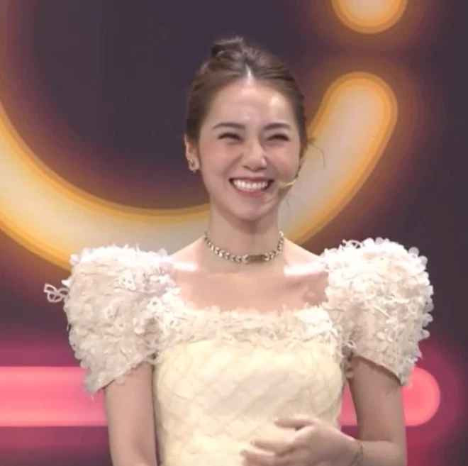 Chẳng chờ đến lúc bị netizen soi nhan sắc thật mới đây nữ TikToker có tên Hoàng Kim Chi - gái xinh đang sở hữu kênh TikTok @chikimhoang0310 với 1,7 triệu lượt theo dõi đã tự khui những khoảnh khắc cua rmình khi lên sóng truyền hình.