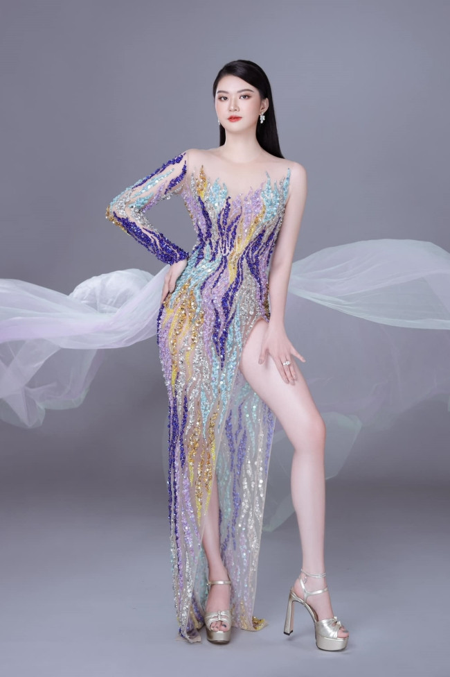 Sở hữu chiều cao ấn tượng cùng số đo 80-63-88 cm, Lạc Thảo Vy từng tham gia thi hoa hậu và đoạt danh hiệu Á hậu 1 của cuộc thi Hoa hậu Doanh nhân Việt Nam 2021.