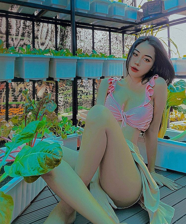 Hiện tại, Gia Thùy tập trung phần lớn thời gian cho việc học tập. Gái xinh này dự định thi vào trường Đại học Kiến trúc.