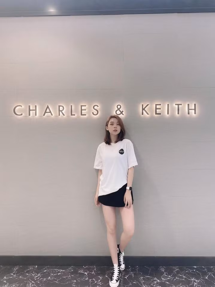 Khi được hỏi rằng, giữa thông minh và đẹp, Quỳnh Miêu sẽ lựa chọn vế nào. Hot girl thẳng thắn đáp cho biết mình chọn đẹp, thông minh mà không đẹp cũng bằng không.